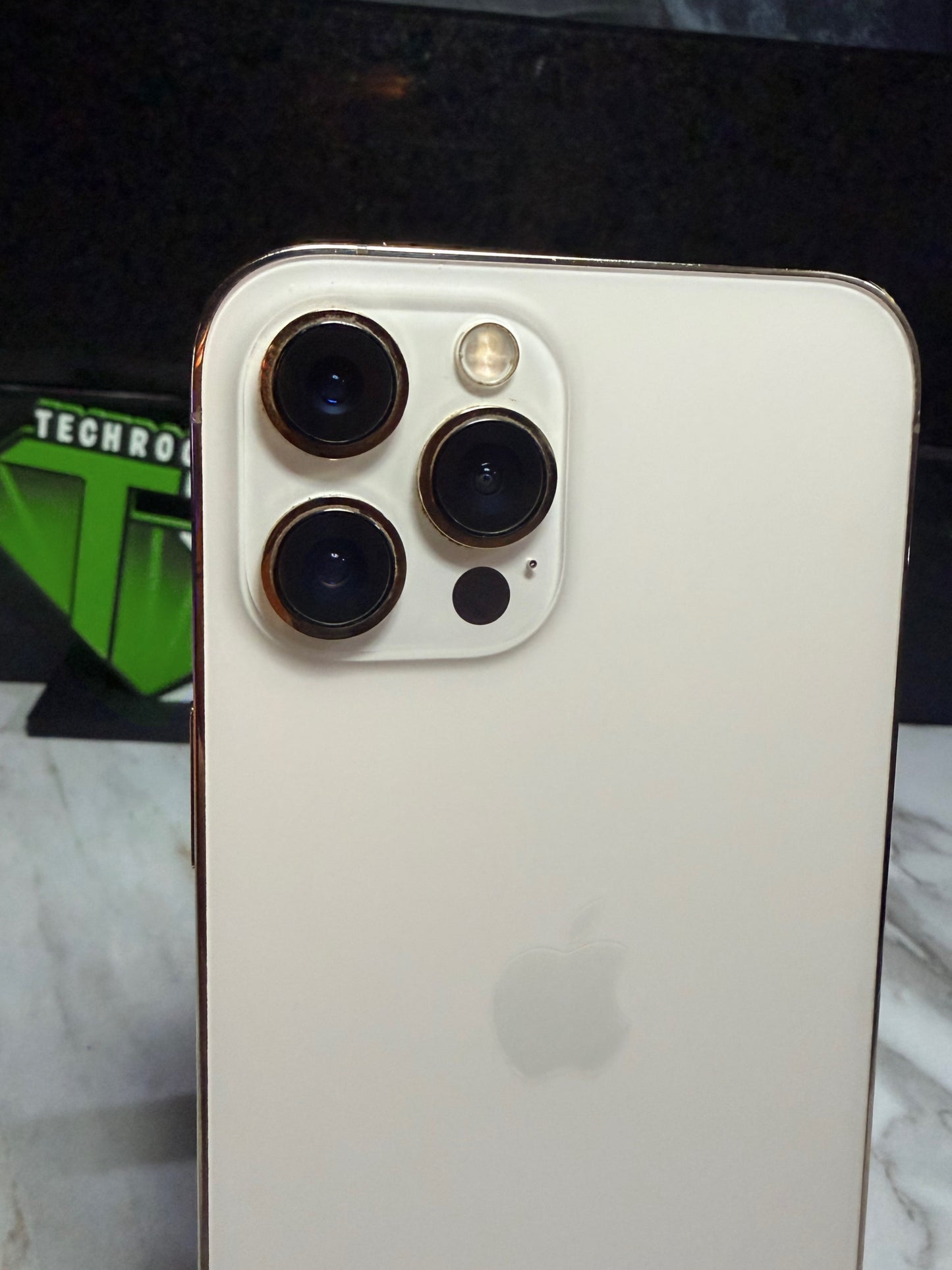 iPhone 12 Pro Max 128Gb Dourado